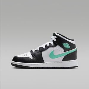 Jordan 1 Mid
Green Glow 6.5Y